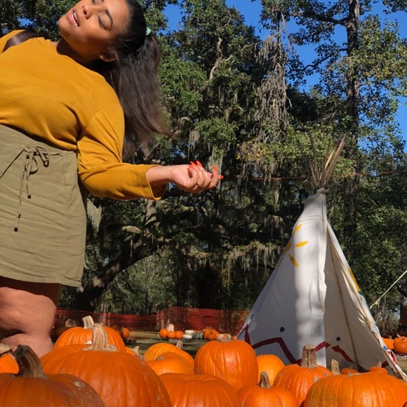 Meet your Posher !! GABBY - Picture 2 of 8